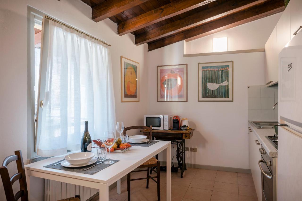 Lovely Mansard Iseo Portelle Holiday With Private Parking And Bike Storage Exterior foto