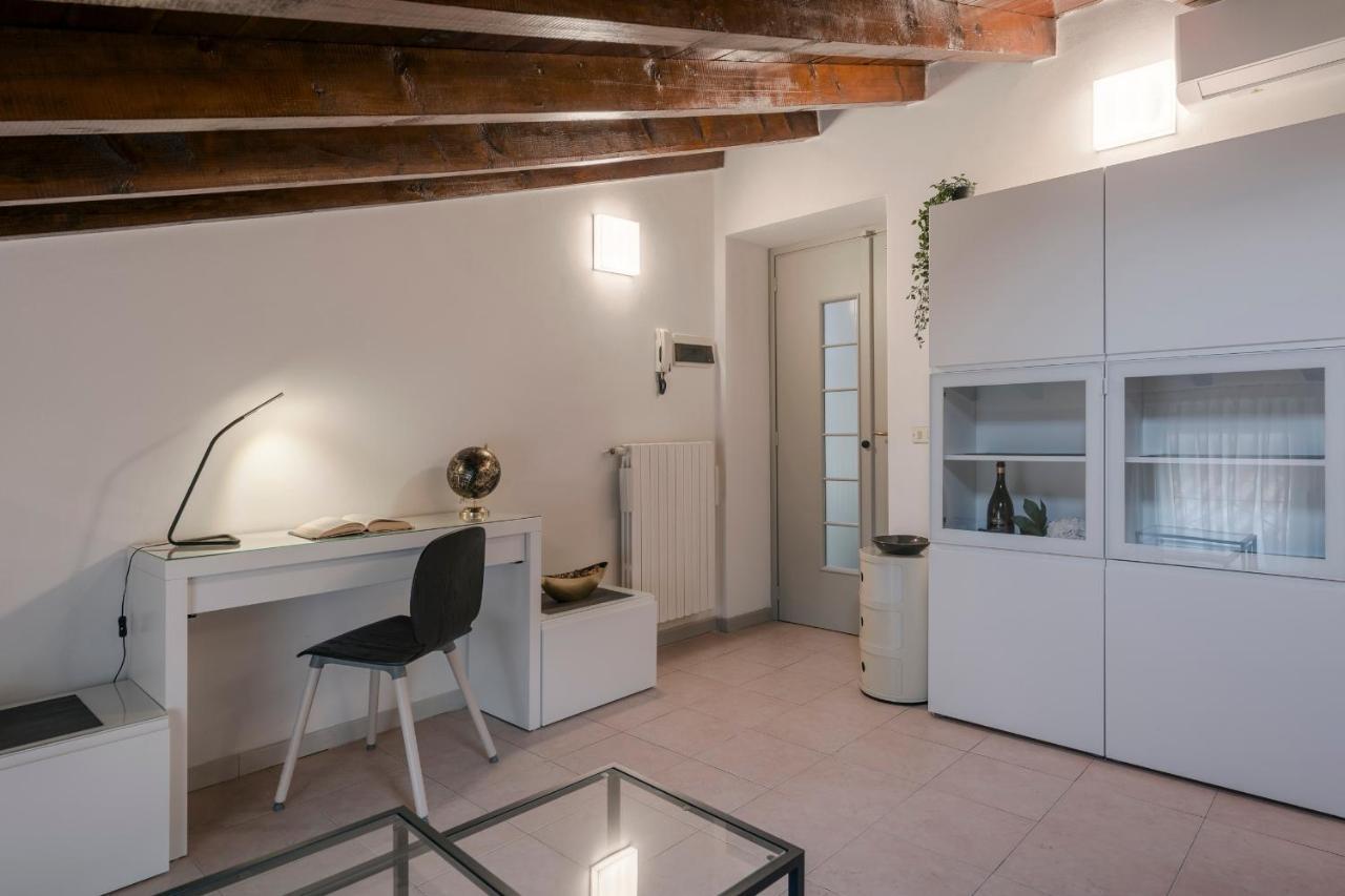 Lovely Mansard Iseo Portelle Holiday With Private Parking And Bike Storage Exterior foto