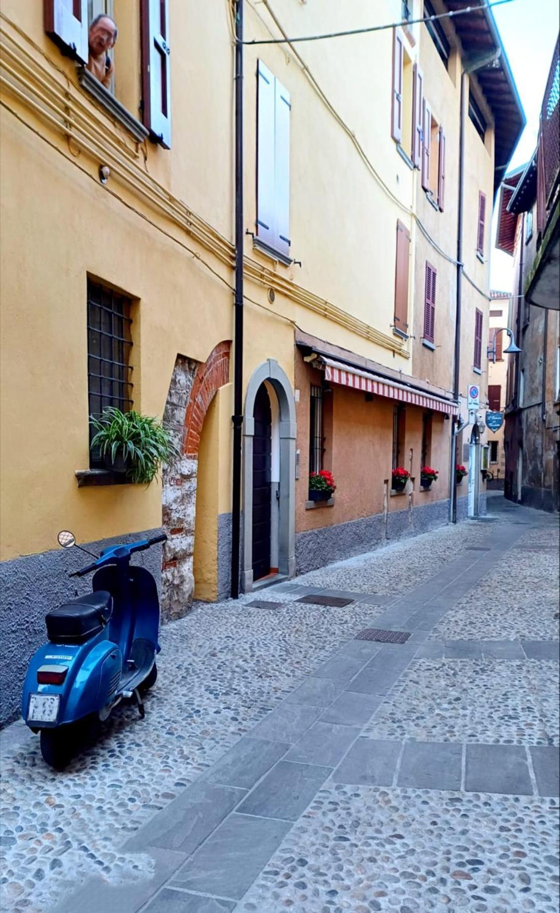 Lovely Mansard Iseo Portelle Holiday With Private Parking And Bike Storage Exterior foto